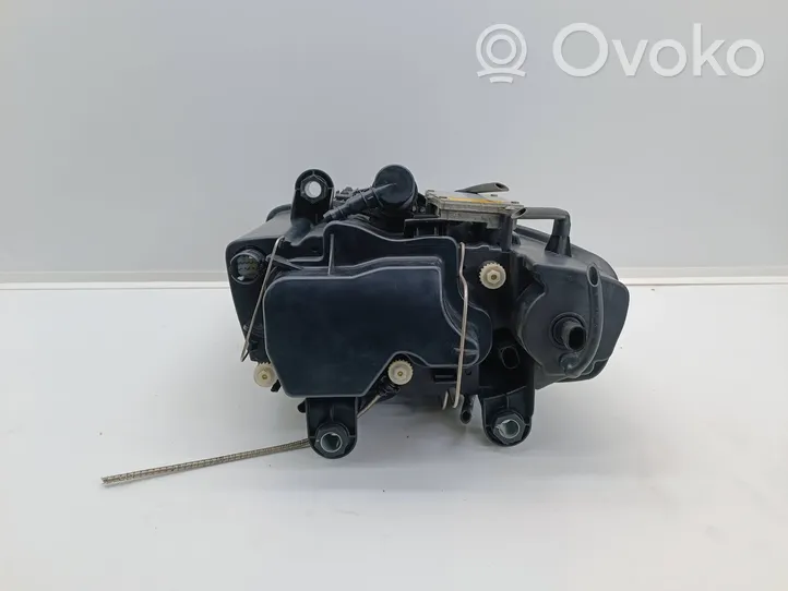 Maserati Quattroporte Lampa przednia 27098900