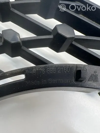 Mercedes-Benz A W176 Grille calandre supérieure de pare-chocs avant A1768382160