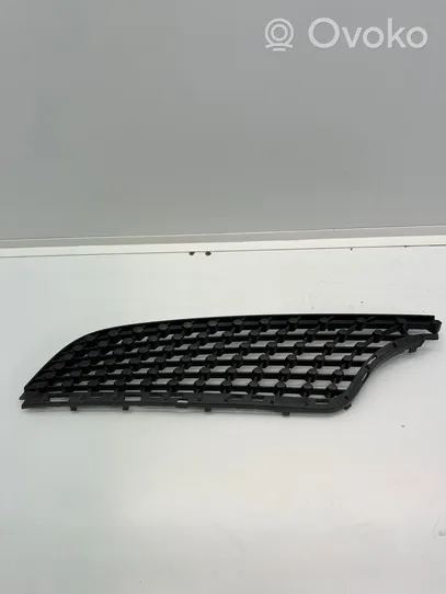 Mercedes-Benz A W176 Grille calandre supérieure de pare-chocs avant A1768382160