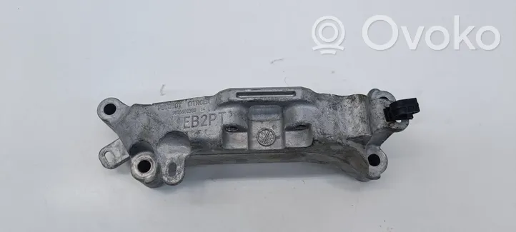 Peugeot 208 Engine mounting bracket 9674960380