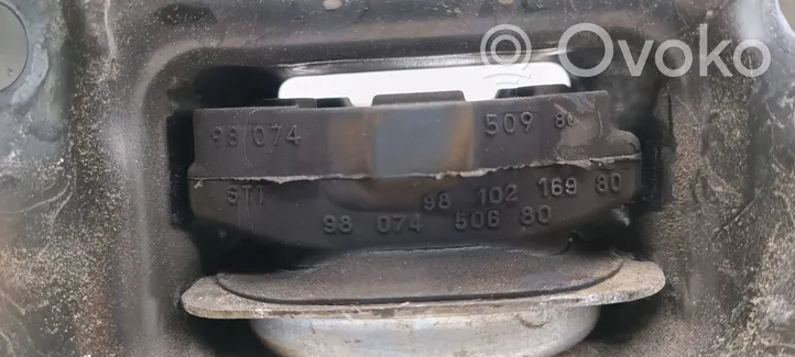 Peugeot 208 Variklio pagalvė 9810216980