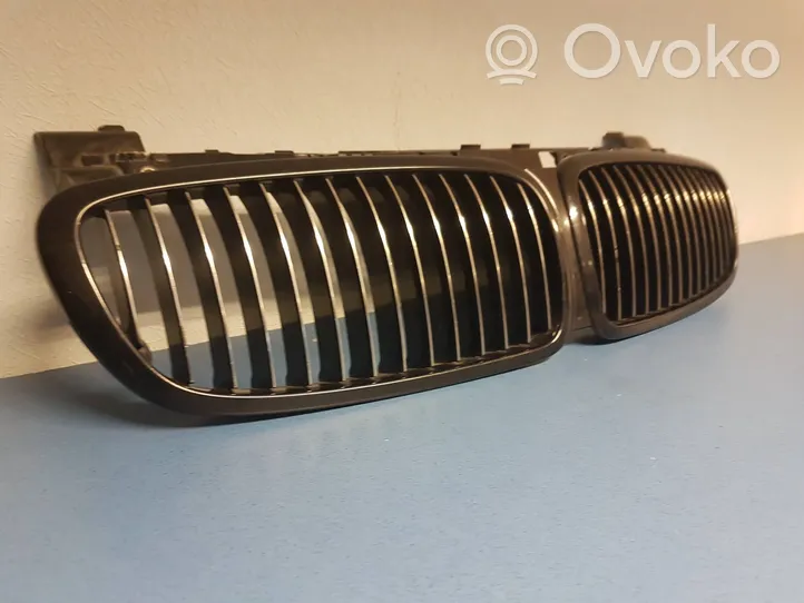 BMW 7 E65 E66 Kühlergrill 10527110