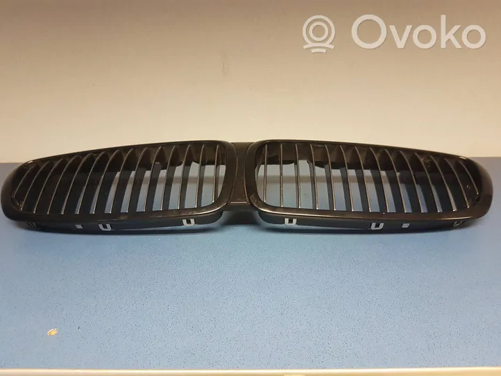 BMW 7 E65 E66 Grille de calandre avant 10527110