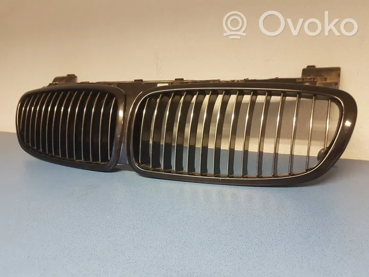 BMW 7 E65 E66 Grotelės priekinės 10527110