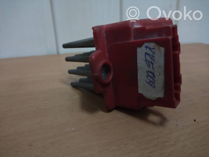 Audi 80 90 S2 B4 Rezystor / Opornik dmuchawy nawiewu 5DS006467-00