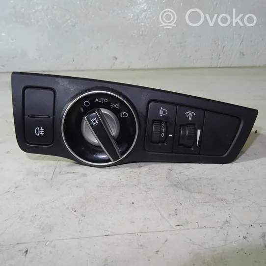 Hyundai i40 Citu veidu slēdži / pogas / pārslēdzēji 93300-3Z350