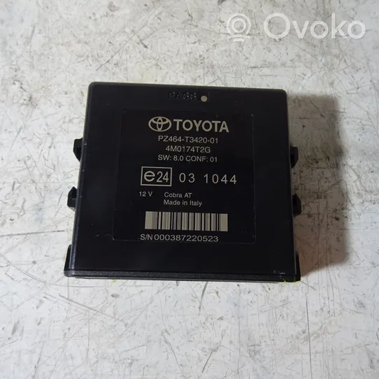 Toyota Avensis Verso Moottorin ohjainlaite/moduuli PZ464-T3420-01