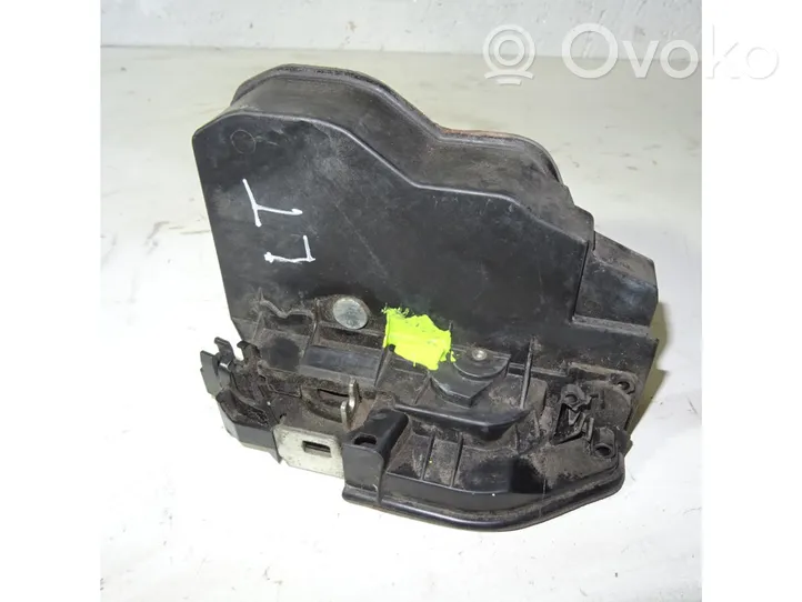 BMW 5 E60 E61 Cerradura de puerta trasera 7036171