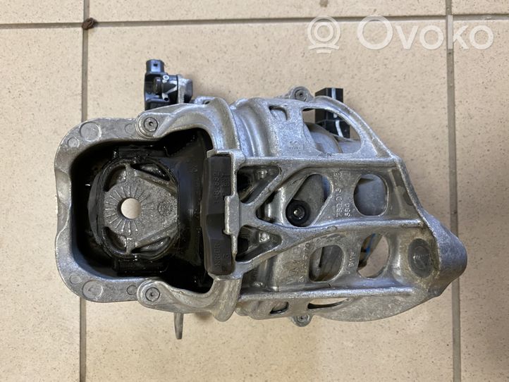 Audi Q7 4M Moottorin kiinnikekorvake 782215148354