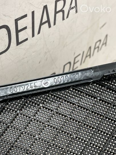 Mercedes-Benz S W222 Maskownica głośnika półki tylnej bagażnika 0079427