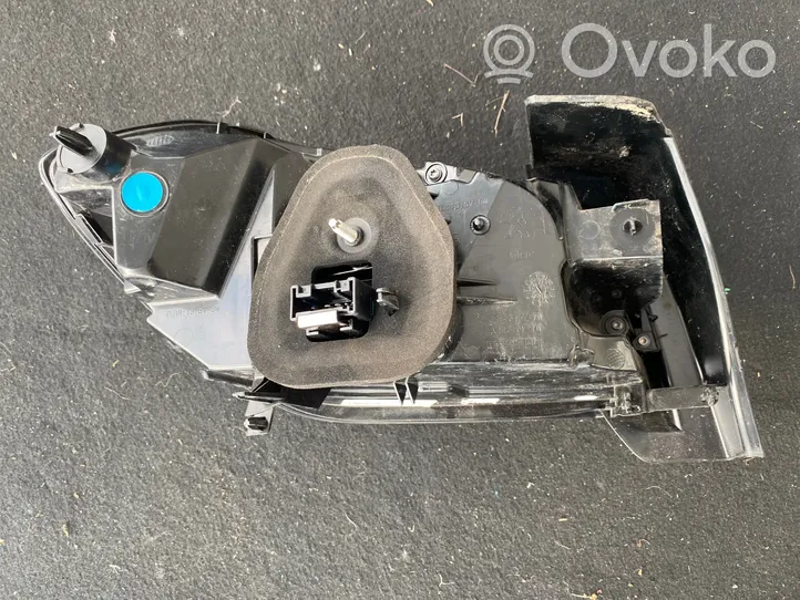 Peugeot 208 Lampa tylna 9823216680