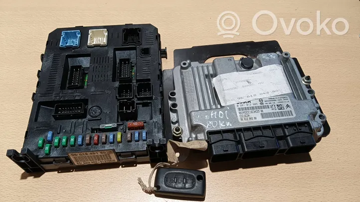 Citroen C4 I Komputer / Sterownik ECU i komplet kluczy 9661204380