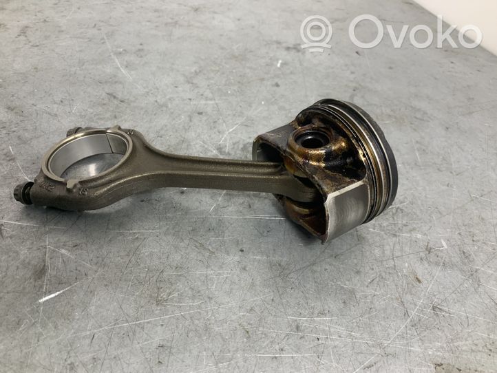 Volkswagen Jetta VI Piston 