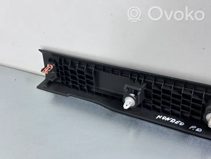 Ford Mondeo MK V Etuoven kynnyksen suojalista DS73F13200DDW