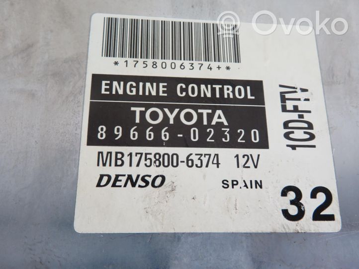 Toyota Corolla E120 E130 Unité de commande, module ECU de moteur MB1758006374