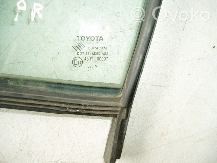 Toyota Yaris Vetro del deflettore della portiera anteriore - quattro porte 43R00097