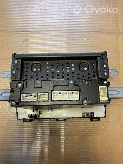 Toyota Prius (XW30) Panel / Radioodtwarzacz CD/DVD/GPS 8612047300