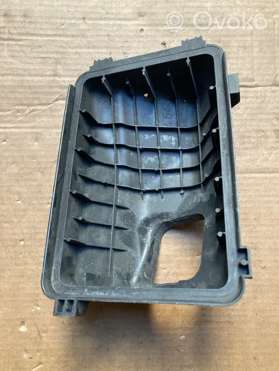 Mitsubishi Outlander Air filter box cover 