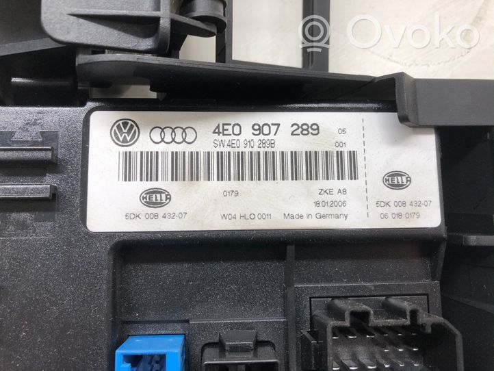 Audi A8 S8 D3 4E Boîte à fusibles 4E0907289