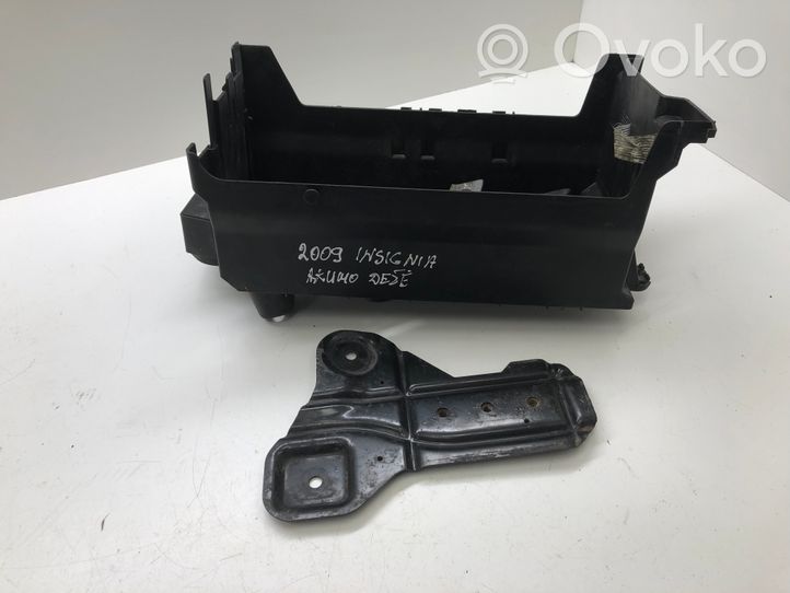 Opel Insignia A Boîte de batterie 13310741