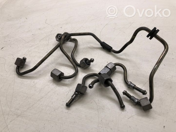 Toyota Avensis T270 Tuyau d'alimentation conduite de carburant 