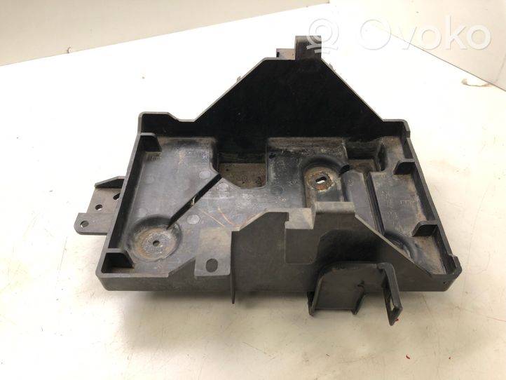 Mazda CX-7 Boîte de batterie K6805