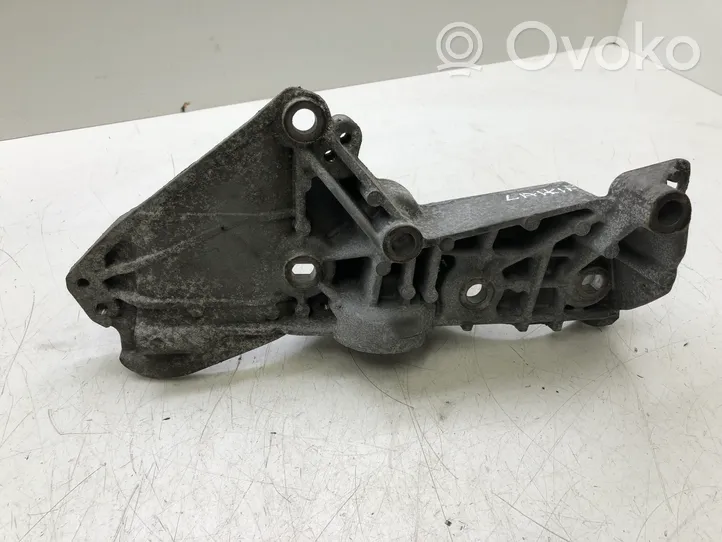 Nissan Qashqai Mocowanie alternatora 