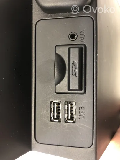 Mazda 3 III Connecteur/prise USB BHN2644A1