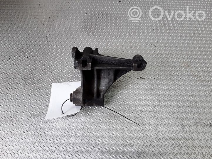 Volkswagen Sharan Supporto di montaggio della pompa del servosterzo 028145531D