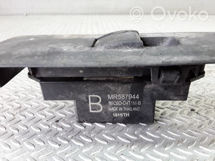 Mitsubishi Colt Interruttore di controllo dell’alzacristalli elettrico MR587944