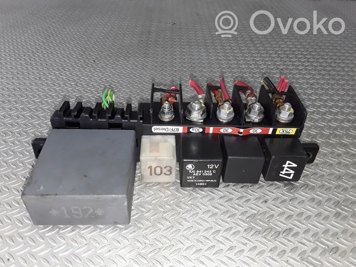 Skoda Octavia Mk1 (1U) Module de fusibles 8L0941822