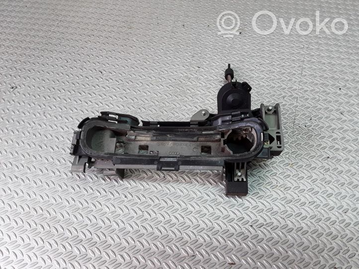 Audi A4 S4 B6 8E 8H Etuoven ulkokahvan kehys 8E2837886A