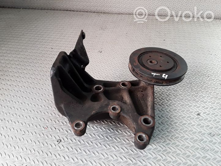 Volkswagen Transporter - Caravelle T4 Support de pompe de direction assistée 074199207