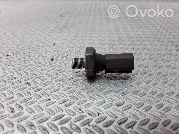 Volkswagen PASSAT B5.5 Oil pressure sensor 038919081D