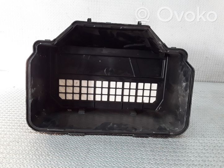 Volkswagen Touareg I Couvercle de boîtier de batterie 7L6915430A