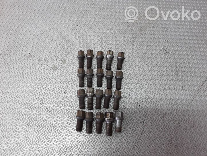 Volkswagen Touran I Nuts/bolts 