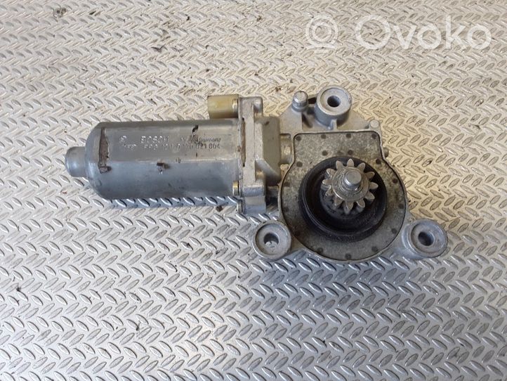 Volvo 850 Moteur de lève-vitre de porte avant 0130821604