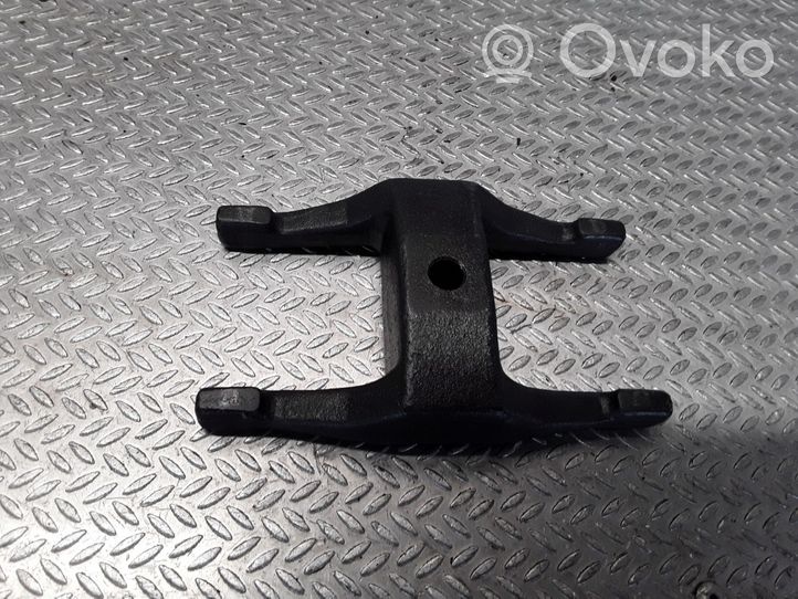 Isuzu Trooper Fuel Injector clamp holder 