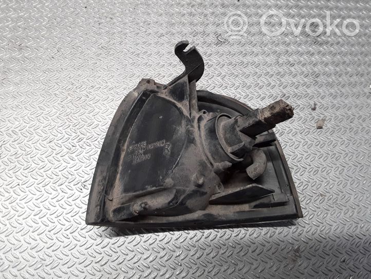 Nissan Sunny Indicatore di direzione anteriore 6R010301