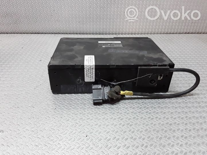 Volkswagen Golf III CD/DVD changer 