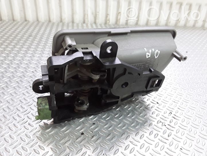 Mitsubishi Grandis Klamka wewnętrzna drzwi przednich MN105360