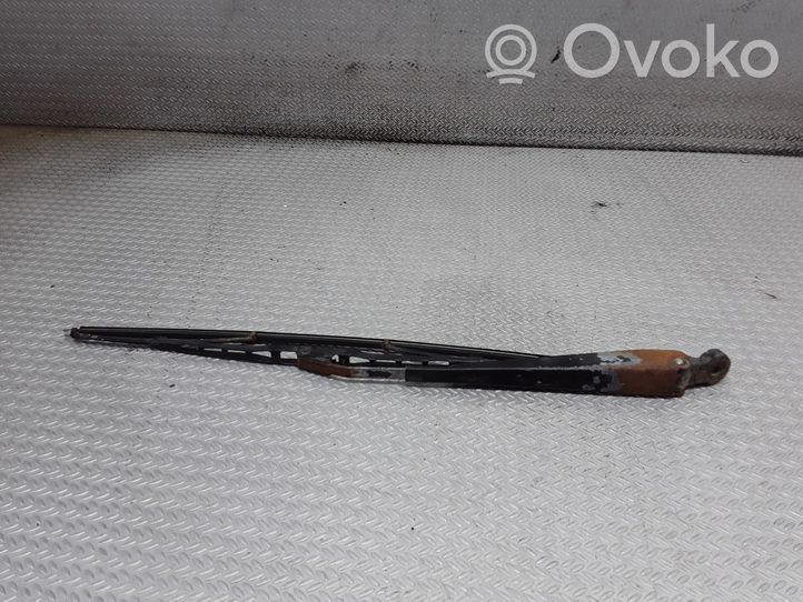 Volkswagen PASSAT B4 Galinio stiklo valytuvo kojelė 333955707