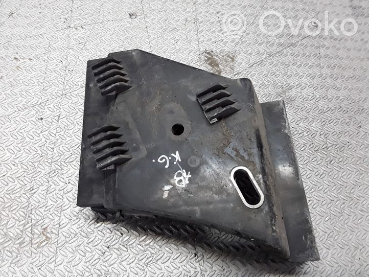 Audi A8 S8 D2 4D Support de pare-chocs arrière 4D0807571