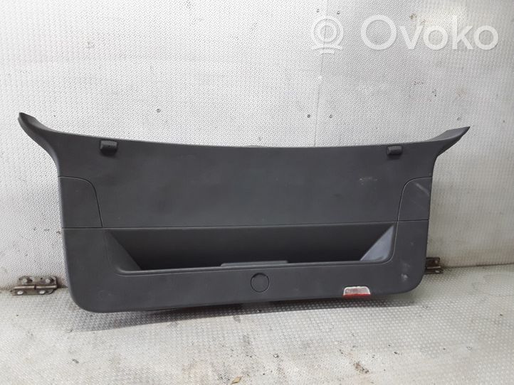 Volkswagen Golf Plus Poszycie / Tapicerka tylnej klapy bagażnika 5M0867601