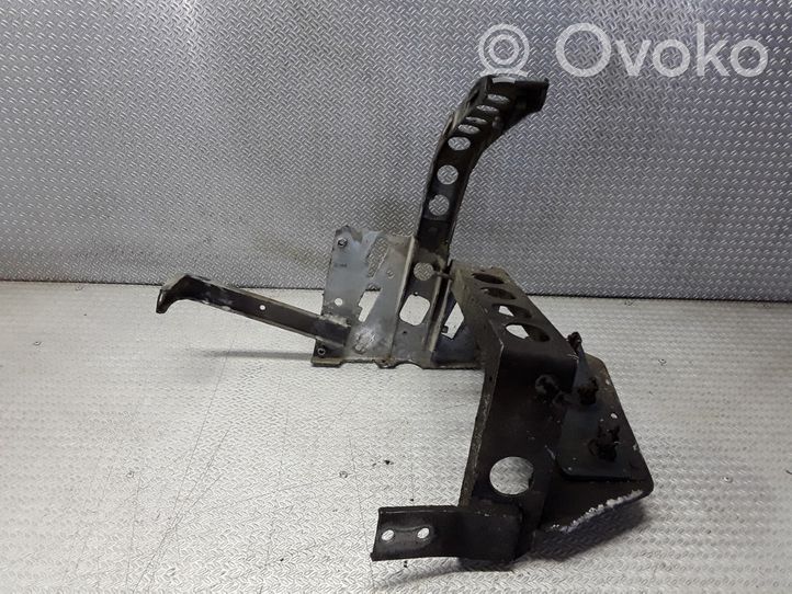 Audi A8 S8 D2 4D Traverse, support de radiateur latéral 