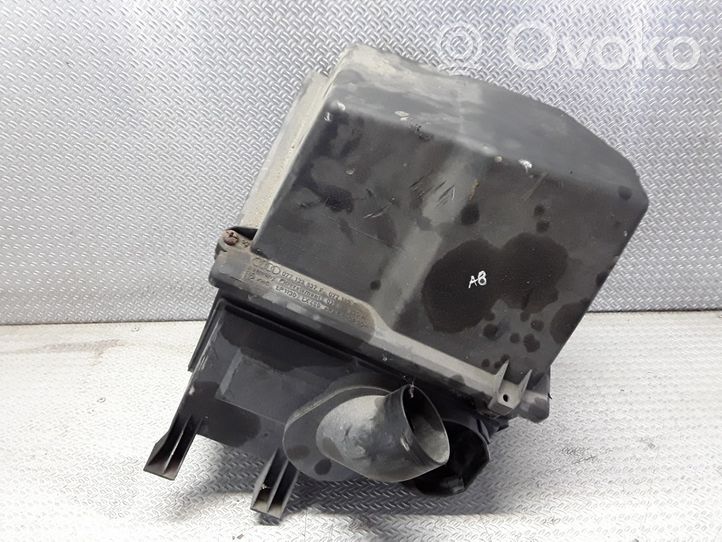 Audi A8 S8 D2 4D Boîtier de filtre à air 077133837F