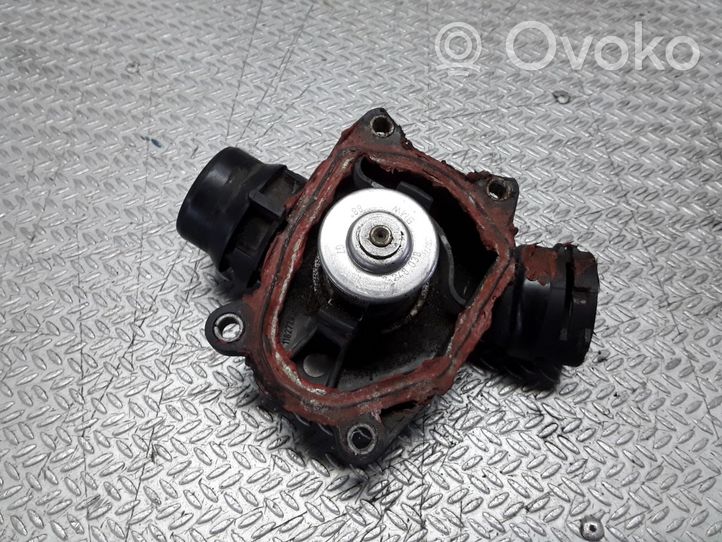 BMW 5 E39 Termostatas/ termostato korpusas 2354056