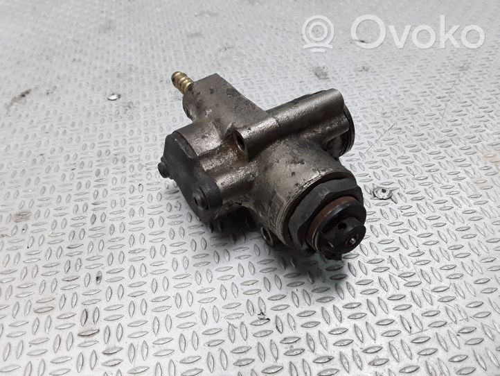 Volkswagen Golf V Pompe d'injection de carburant à haute pression 03C127025R