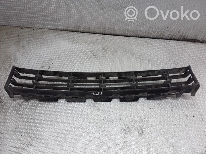 Renault Megane II Grille inférieure de pare-chocs avant 