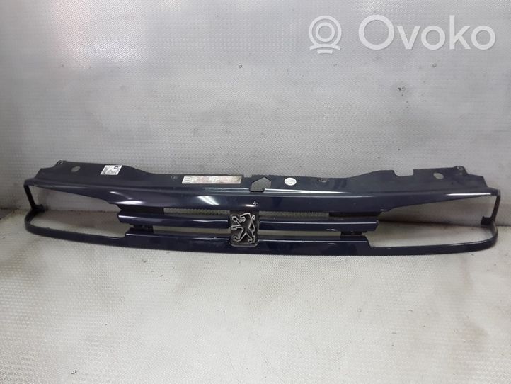 Peugeot 806 Maskownica / Grill / Atrapa górna chłodnicy 1462385077